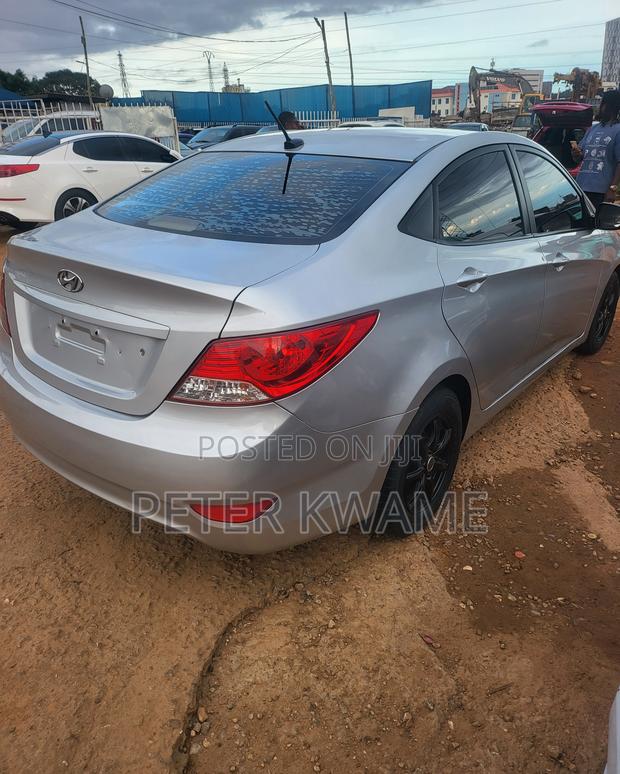 Hyundai Accent SE 4dr Hatchback (1.6L 4cyl 6A) 2014 Silver