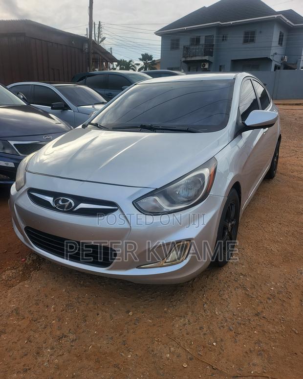 Hyundai Accent SE 4dr Hatchback (1.6L 4cyl 6A) 2014 Silver