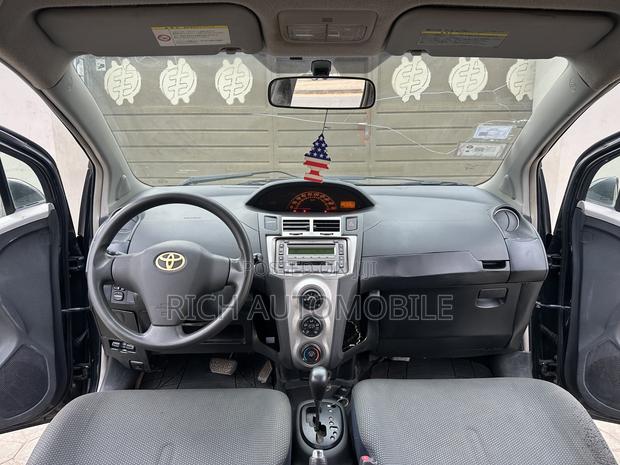 Toyota Vitz 1.3 AWD 5dr 2010 Black