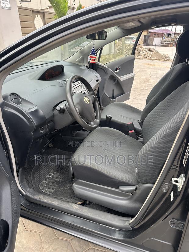 Toyota Vitz 1.3 AWD 5dr 2010 Black