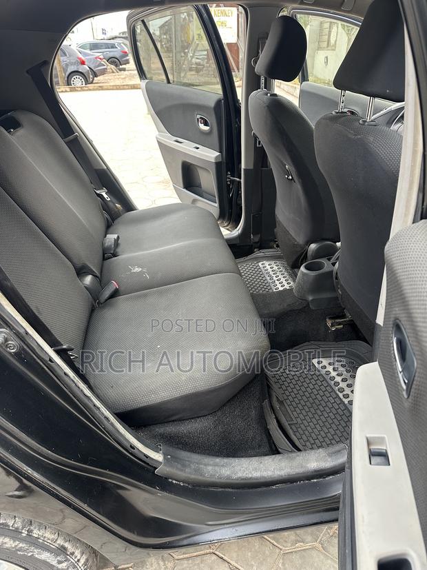 Toyota Vitz 1.3 AWD 5dr 2010 Black
