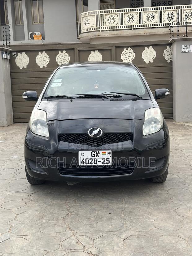 Toyota Vitz 1.3 AWD 5dr 2010 Black