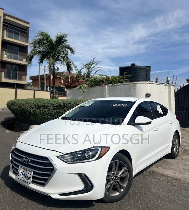 Hyundai Elantra SE Sedan FWD (2.0L 4cyl 6M) 2017 White