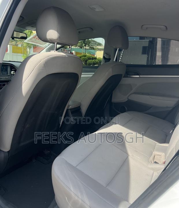 Hyundai Elantra SE Sedan FWD (2.0L 4cyl 6M) 2017 White