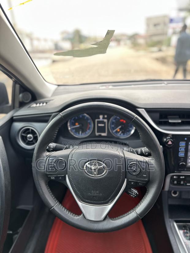 Toyota Corolla 2018 Blue