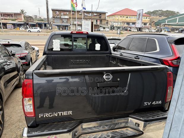 Nissan Frontier SV 4dr King Cab 6.1 ft. SB (2.5L 4cyl 5M) 2015 Gray