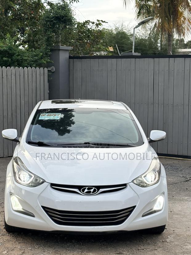 Hyundai Elantra Limited Sedan FWD (1.8L 4cyl 6A) 2016 White