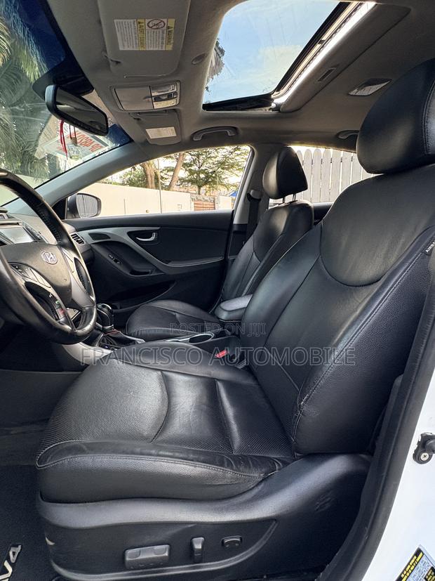 Hyundai Elantra Limited Sedan FWD (1.8L 4cyl 6A) 2016 White