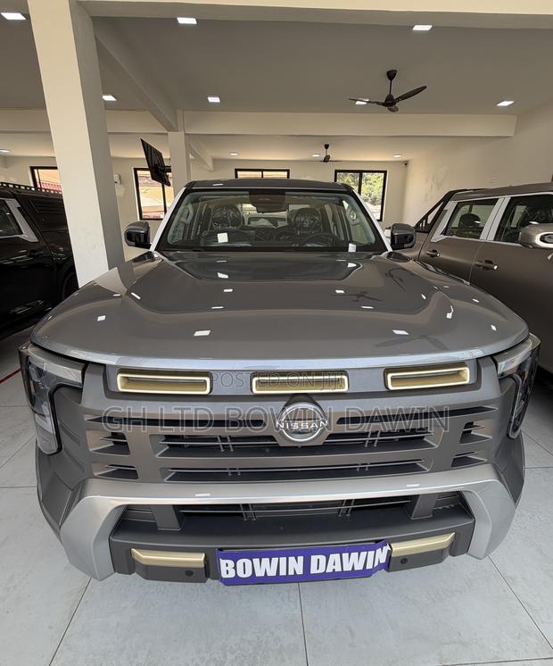 New Nissan Frontier PRO-4X Crew Cab 4WD 5.0 ft. SB 2026 Gray