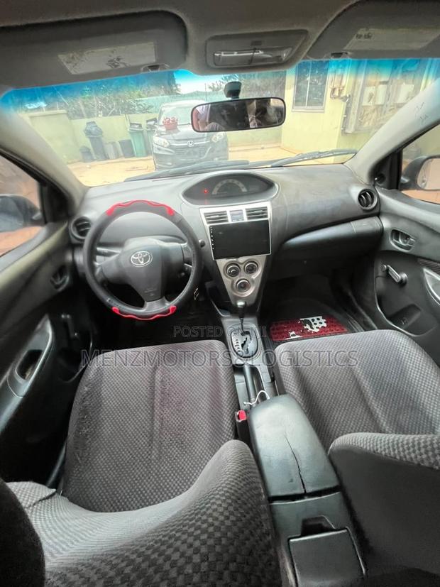 Toyota Yaris Base Hatchback 5dr 2010 Blue