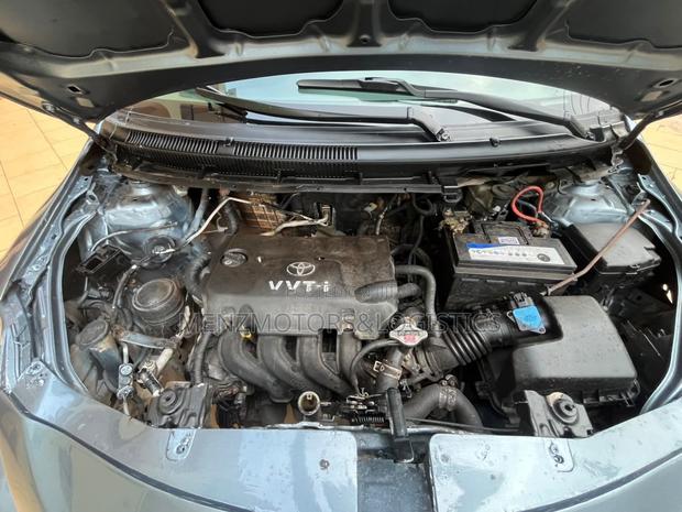 Toyota Yaris Base Hatchback 5dr 2010 Blue