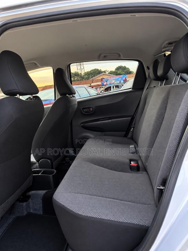 Toyota Vitz 1.3 AWD 5dr 2013 Silver