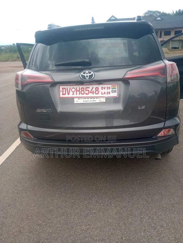 Toyota RAV4 LE FWD (2.5L 4cyl 6A) 2017 Gray