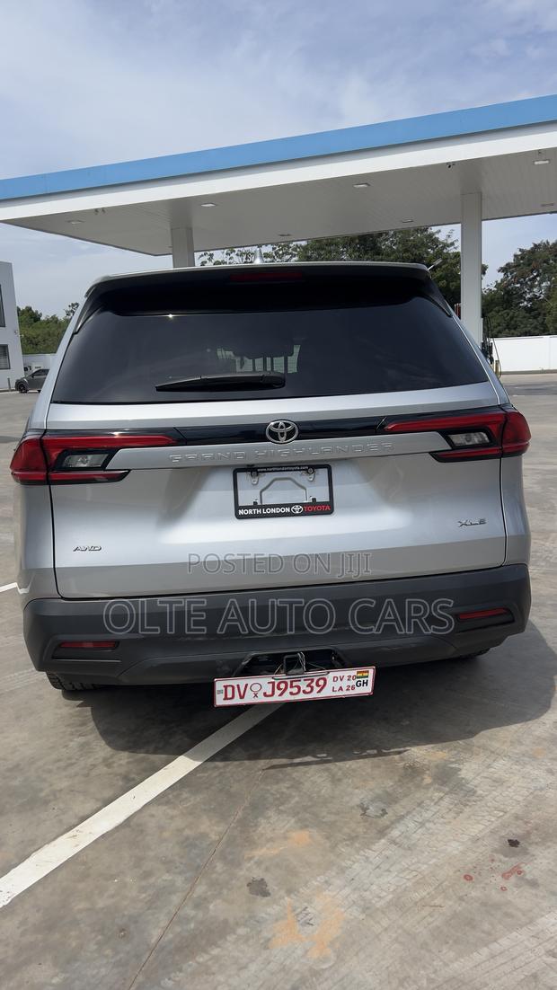 Toyota Grand Highlander XLE AWD 2024 Silver