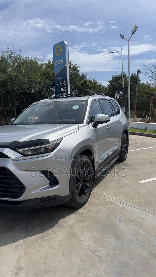 Toyota Grand Highlander XLE AWD 2024 Silver