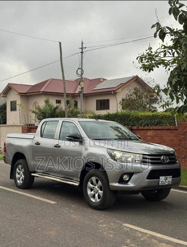 Toyota Hilux SR 4x4 2015 Silver