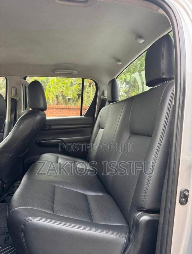 Toyota Hilux SR 4x4 2015 Silver