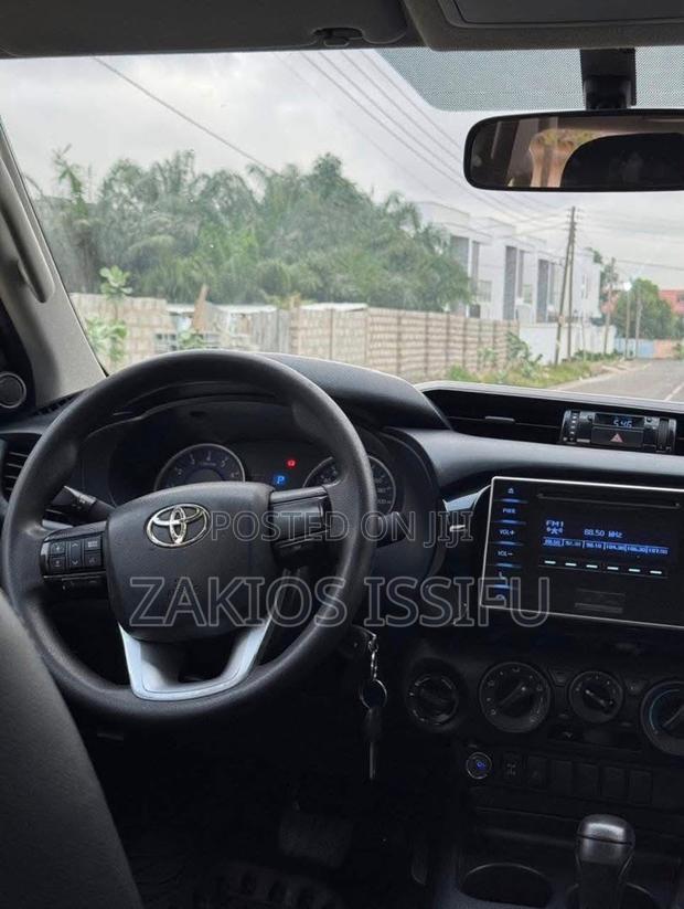 Toyota Hilux SR 4x4 2015 Silver