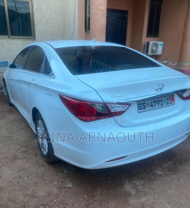 Hyundai Sonata SE Sedan FWD (2.4L 4cyl 6A) 2013 White