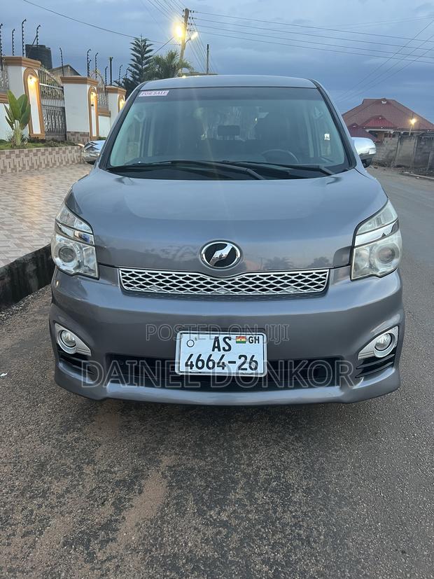 Toyota Voxy 2013 Gray