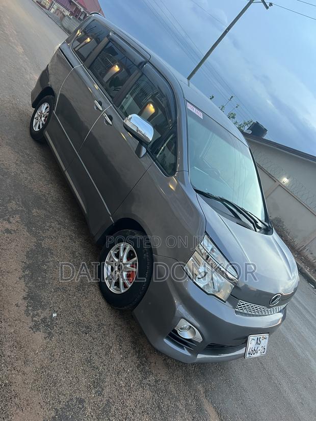 Toyota Voxy 2013 Gray