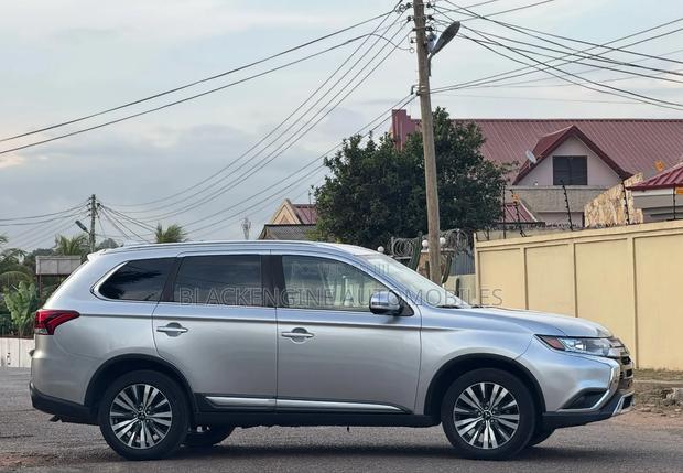 Mitsubishi Outlander SEL S-AWC 2020 Silver