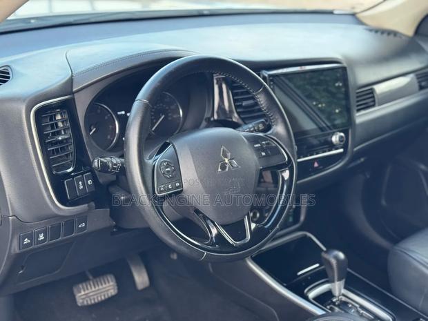 Mitsubishi Outlander SEL S-AWC 2020 Silver