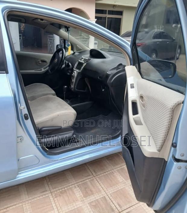 Toyota Vitz 2010 Blue