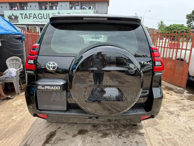 Toyota Land Cruiser Prado 2.8 2021 Matt Black