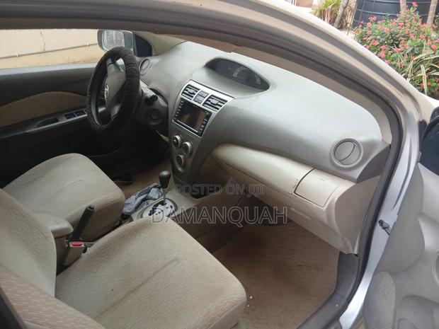 Toyota Belta 2009 Silver