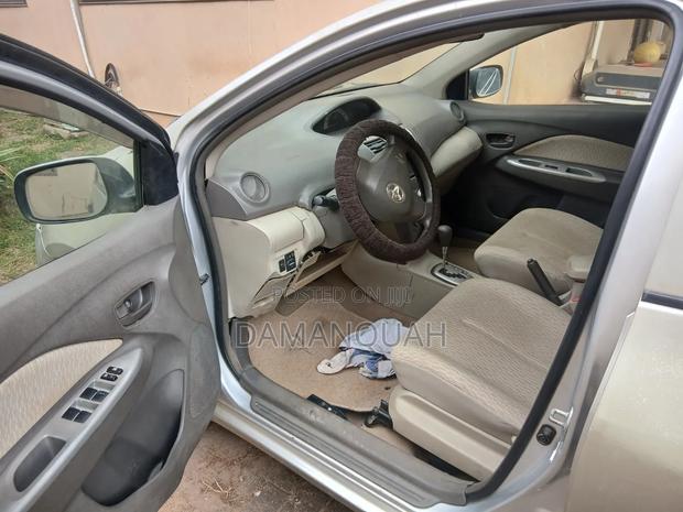 Toyota Belta 2009 Silver