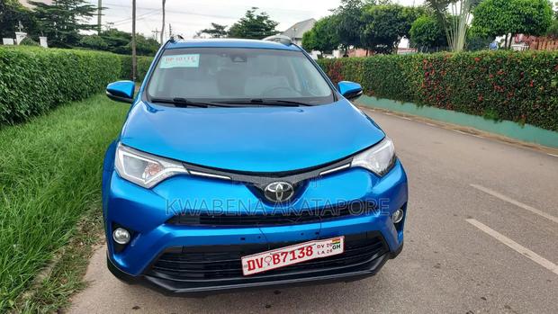 Toyota RAV4 2018 Blue
