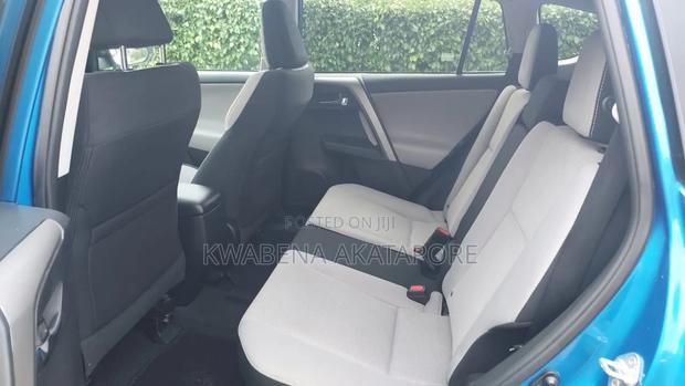 Toyota RAV4 2018 Blue