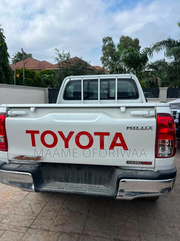New Toyota Hilux 2026 White