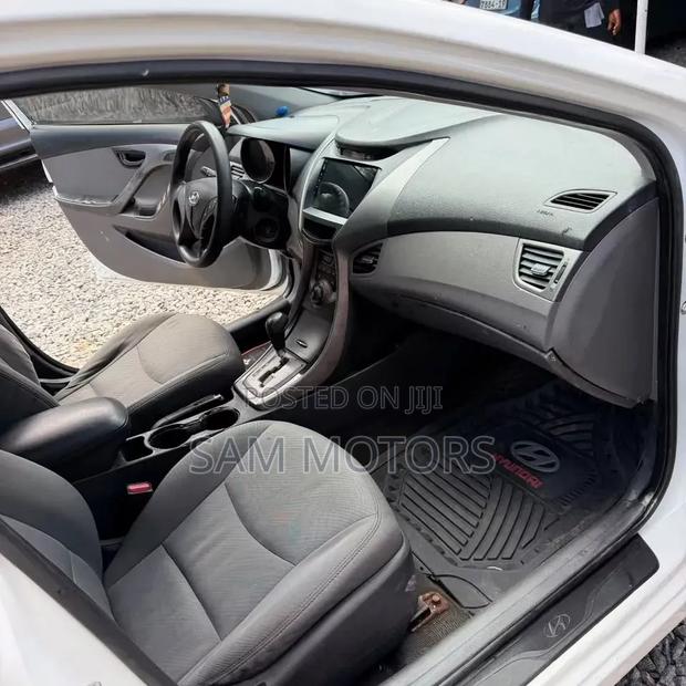 Hyundai Elantra 2013 White
