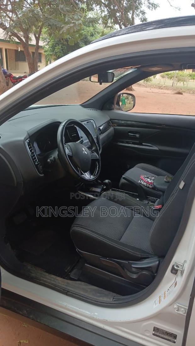 Mitsubishi Outlander SE FWD 2018 White