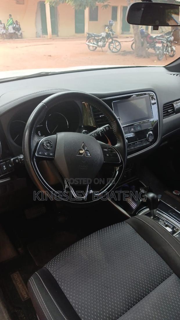 Mitsubishi Outlander SE FWD 2018 White