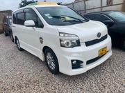 Toyota Voxy V 2WD 8-Seater 2013 White for sale