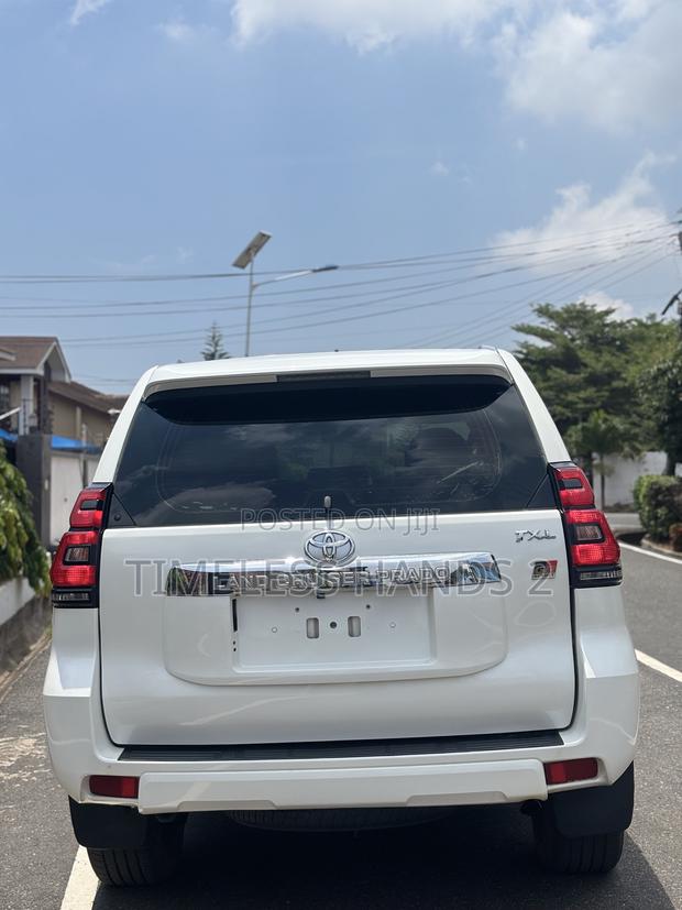 Toyota Land Cruiser Prado 2017 White