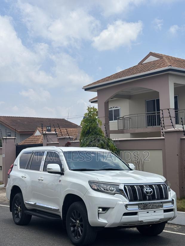 Toyota Land Cruiser Prado 2017 White
