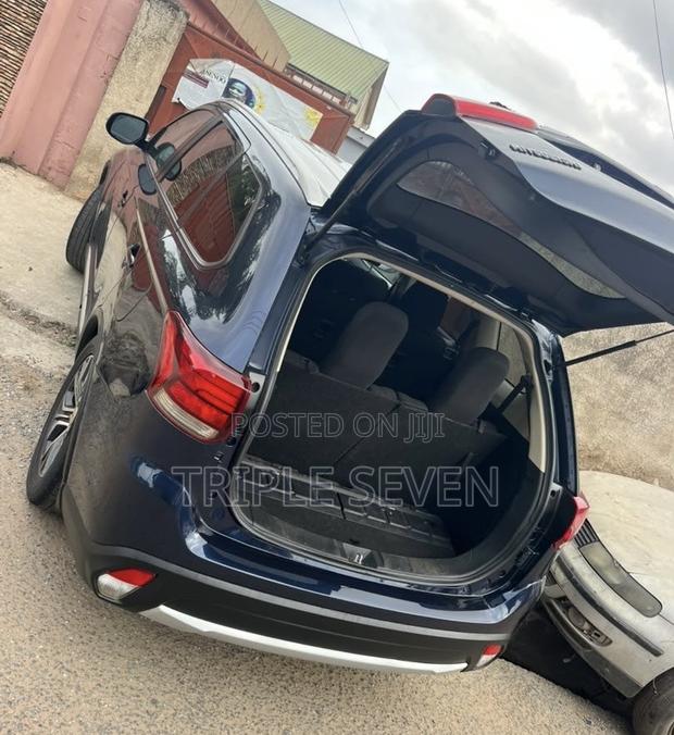 Mitsubishi Outlander 2017 Blue