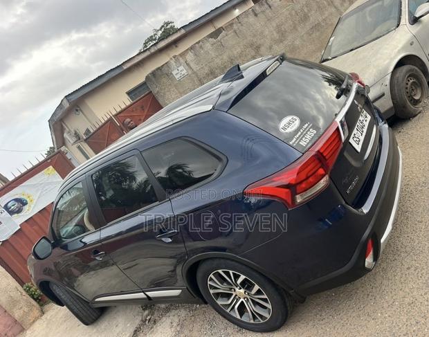 Mitsubishi Outlander 2017 Blue