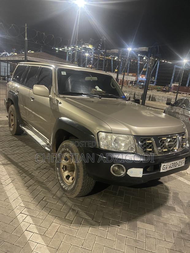 Nissan Patrol 2010 Gold