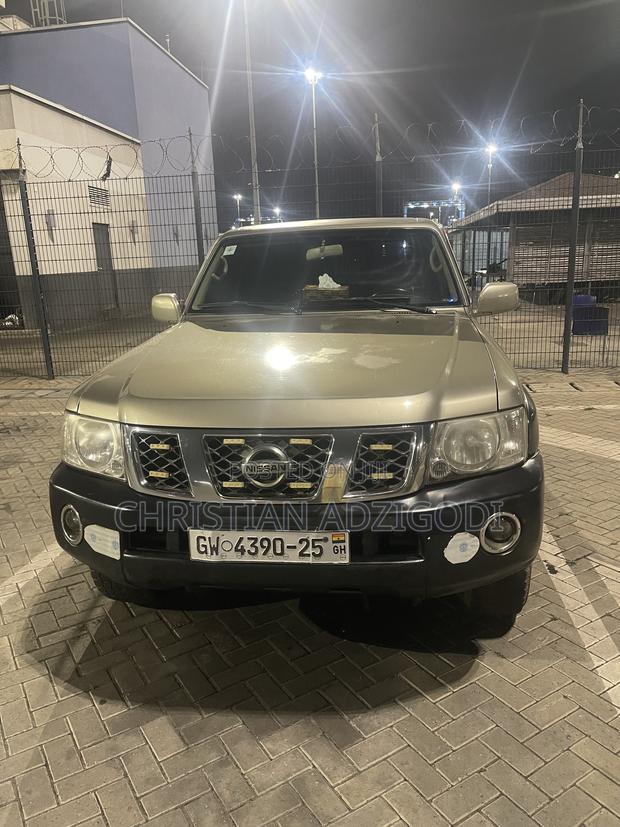 Nissan Patrol 2010 Gold