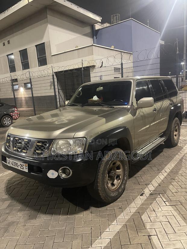 Nissan Patrol 2010 Gold