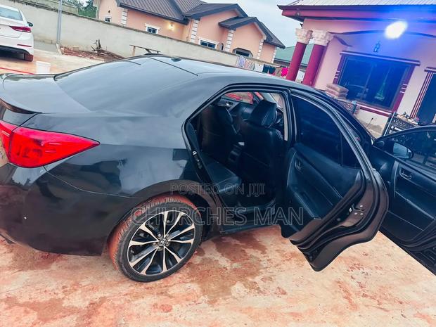 Toyota Corolla L (1.8L 4cyl 2A) 2018 Black