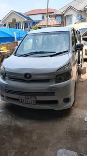 Toyota Voxy 2013 White for sale