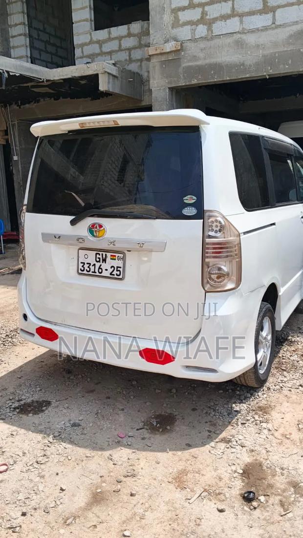 Toyota Voxy 2013 White