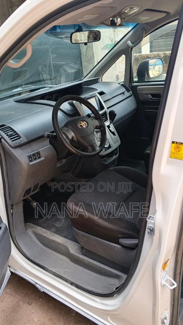 Toyota Voxy 2013 White