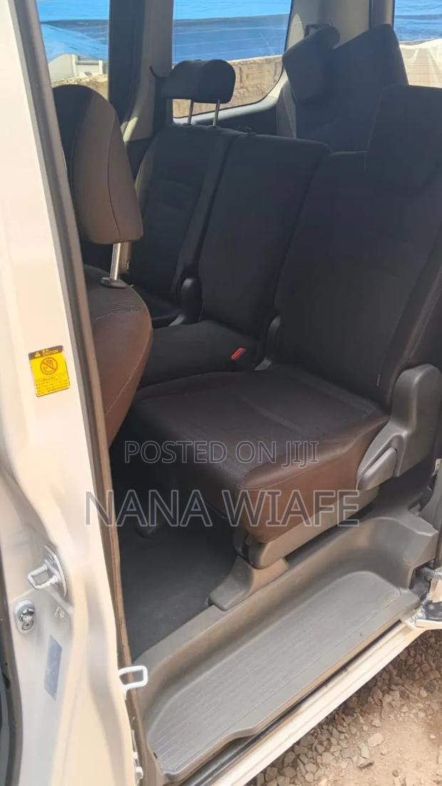 Toyota Voxy 2013 White